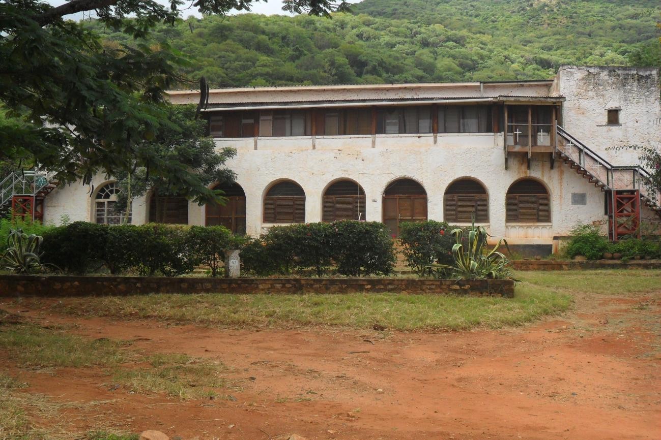 Jengo la Chuo cha Theolojia cha Mtakatifu Filipo kilichojengwa mwaka 1927 – Mlanga Kongwa